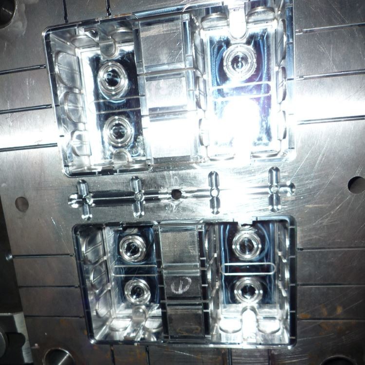 Bezpečnostné opatrenia pre vstrekovanie plastov